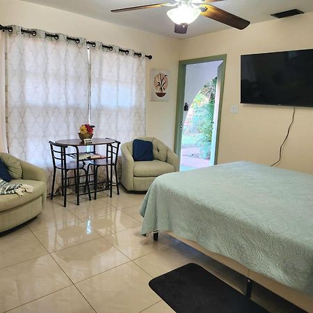 The Green Door Bungalow North North Naples 外观 照片